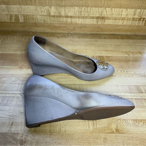 Tory Burch Claire 65mm Calf Leather Closed Toe Wedge Heel Shoes Size 8.5 Beige - Picture 4 of 6